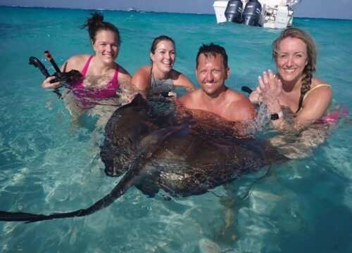 Family boat rental Grand Cayman